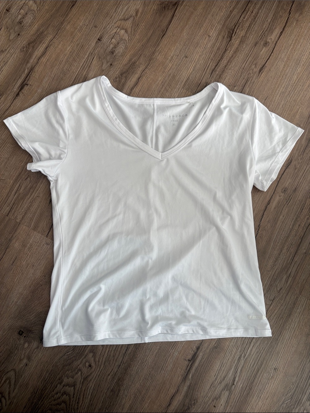 7 Diamonds White V-Neck Short Sleeve Tee